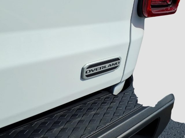Used 2022 Jeep Gladiator Overland w/ LED Lighting Group AWD/4WD image 30