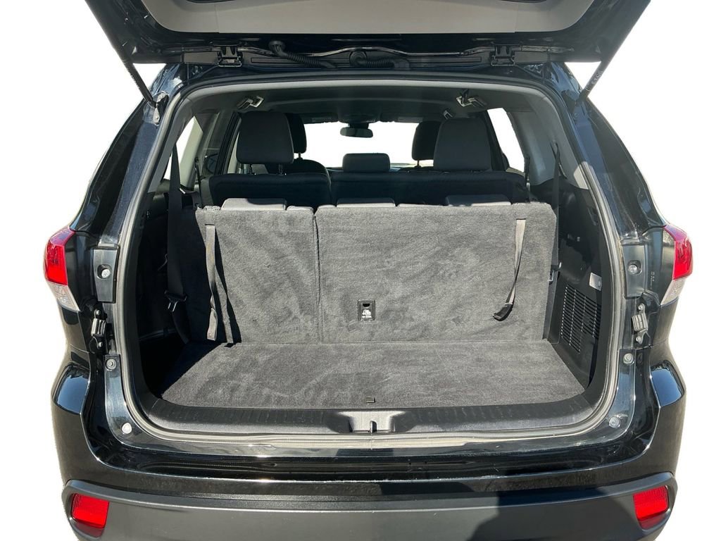 Used 2019 Toyota Highlander LE FWD image 24