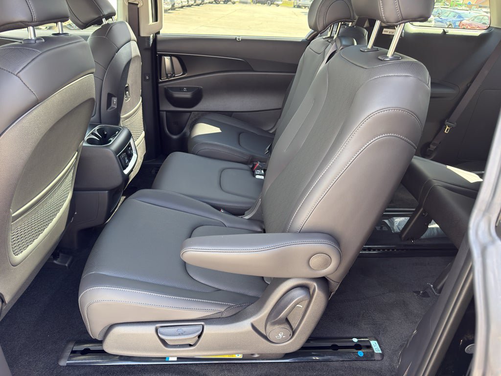 New 2026 Kia Carnival SX w/ SX Dark Edition Package FWD image 22