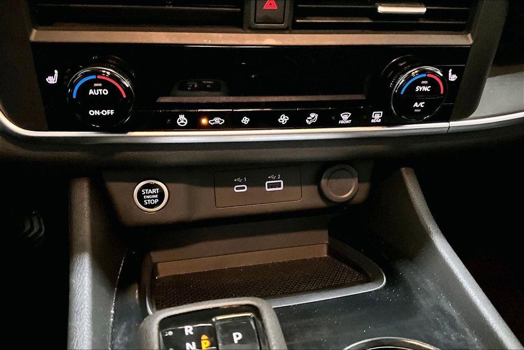 Used 2023 Nissan Rogue S image 15