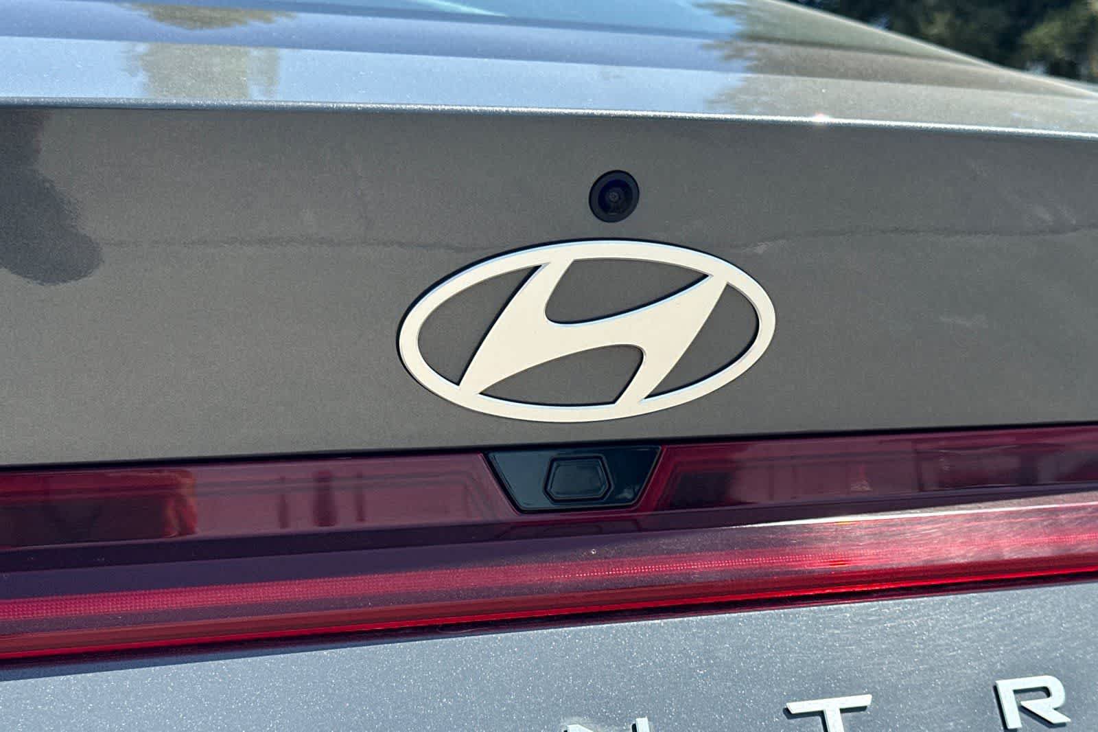 Used 2025 Hyundai Elantra SEL FWD image 13
