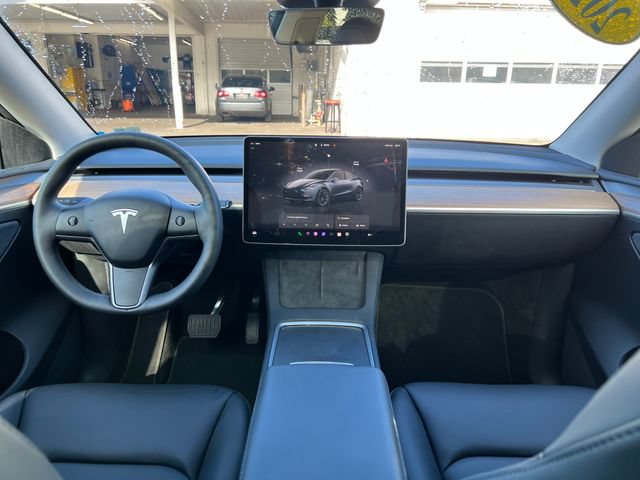Used 2025 Tesla Model Y Long Range AWD/4WD image 11