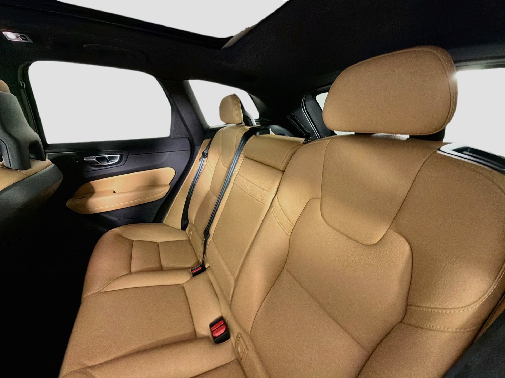 Used 2018 Volvo XC60 T5 Momentum w/ Convenience Package AWD/4WD image 25