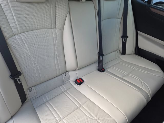 Used 2025 Lexus ES 300h Ultra Luxury w/ Accessory Package (Z2) FWD image 32