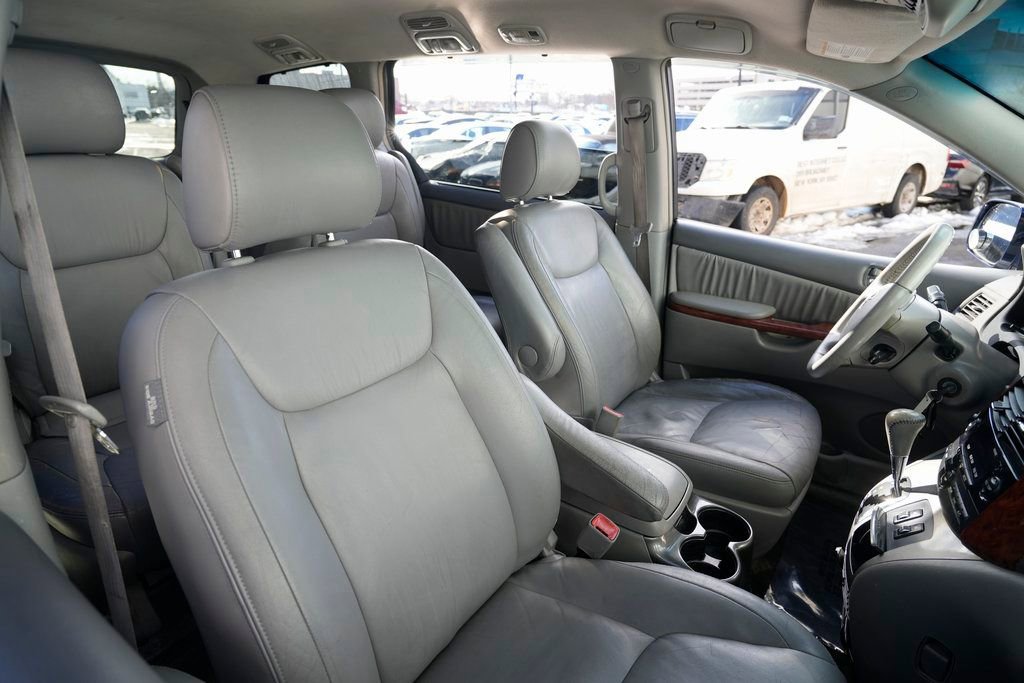 Used 2005 Toyota Sienna XLE image 30
