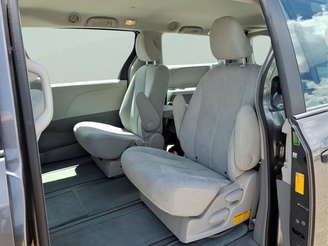 Used 2014 Toyota Sienna L FWD image 21