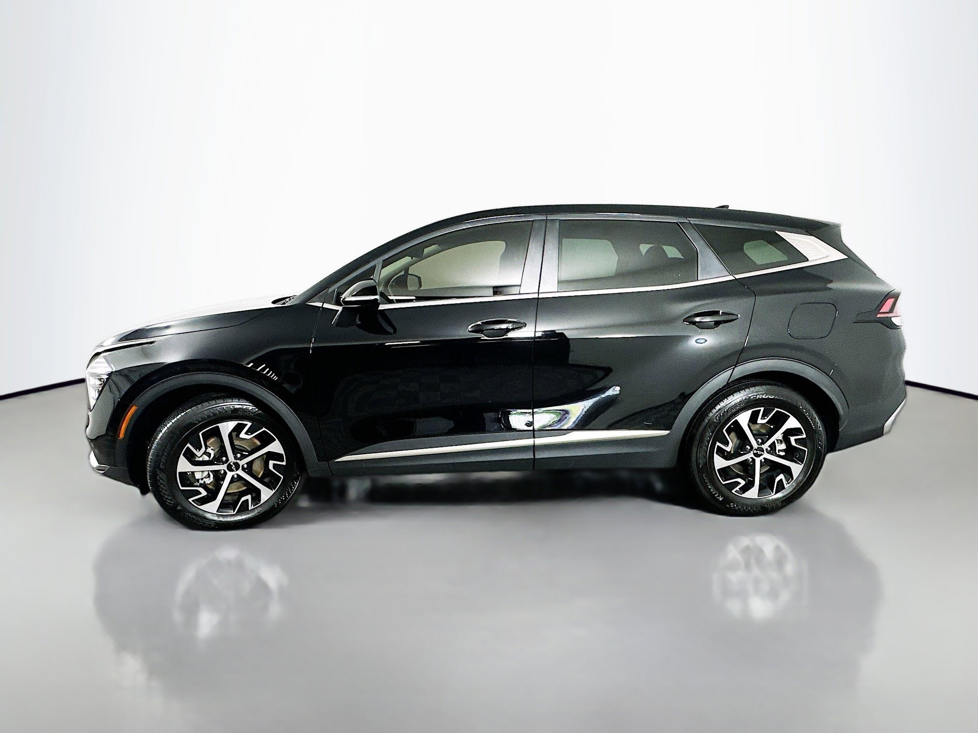 Certified 2025 Kia Sportage EX FWD image 4