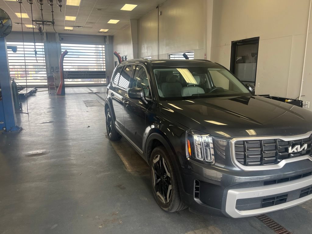 Used 2024 Kia Telluride S w/ S Sunroof Package