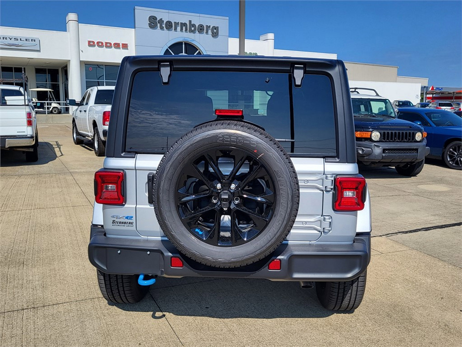 Used 2022 Jeep Wrangler Unlimited Sahara w/ Cold Weather Group image 6