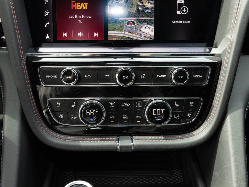 Used 2025 Bentley Bentayga V8 image 48