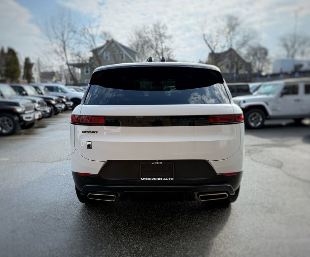 Used 2025 Land Rover Range Rover Sport SE image 12