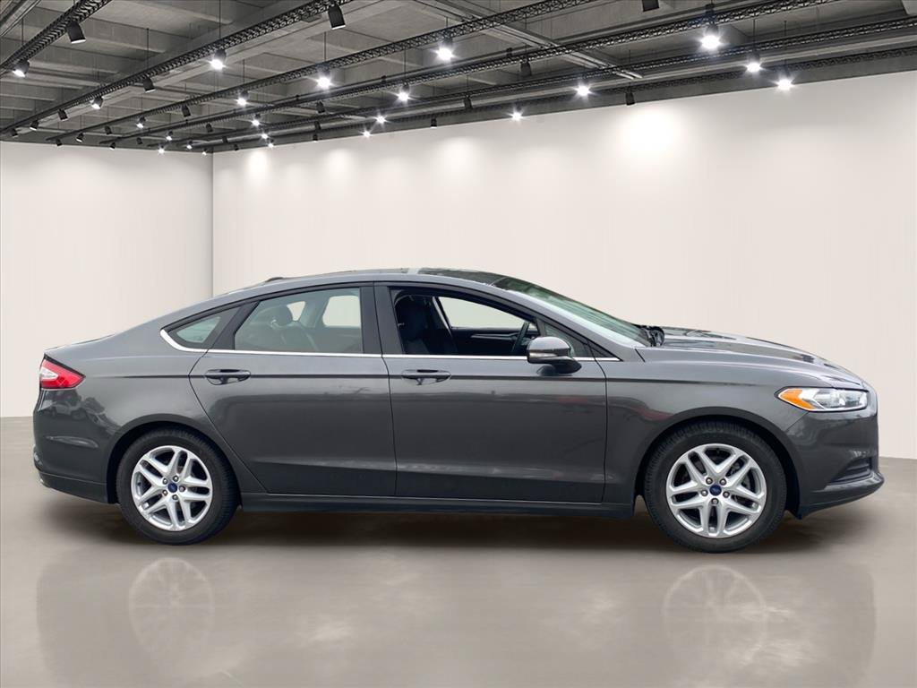 Used 2016 Ford Fusion SE FWD image 8