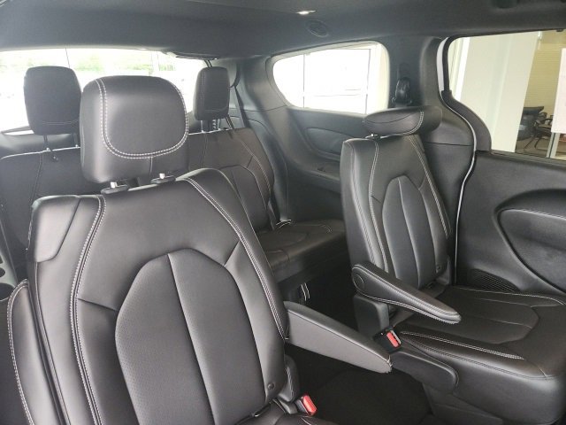 New 2026 Chrysler Pacifica Select image 12