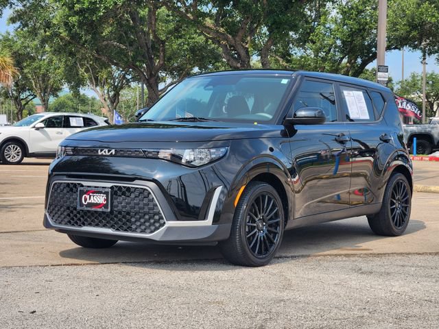 Used 2024 Kia Soul LX w/ Option Group 015 FWD image 3
