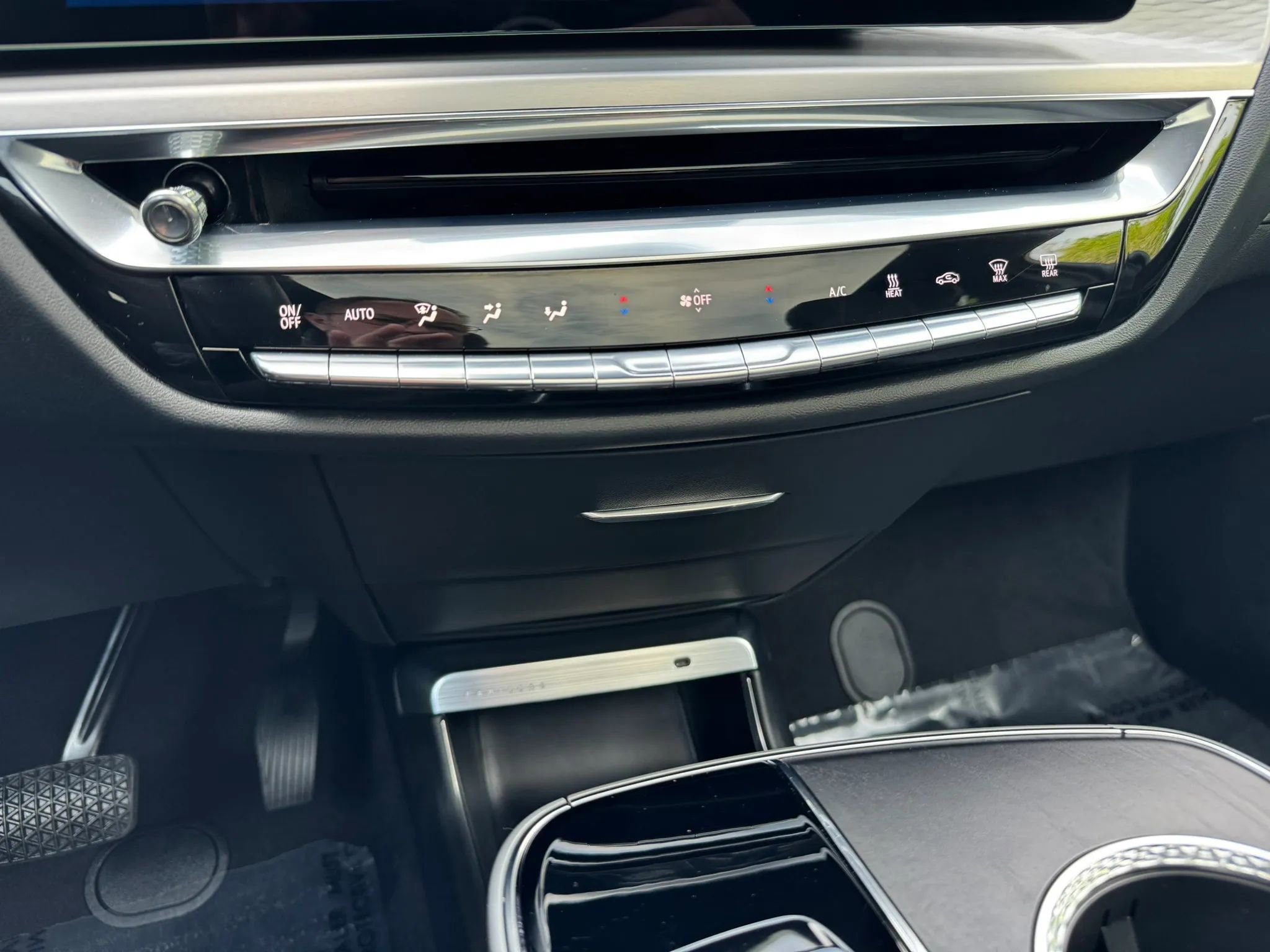 Used 2023 Cadillac Lyriq AWD image 36