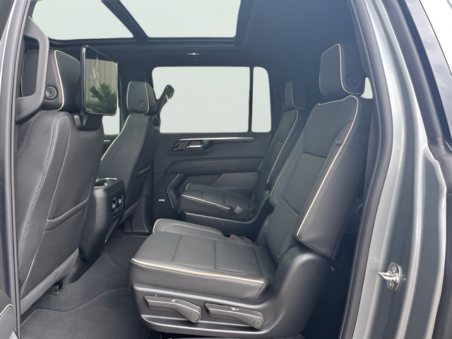 New 2026 Chevrolet Suburban Premier RWD image 32