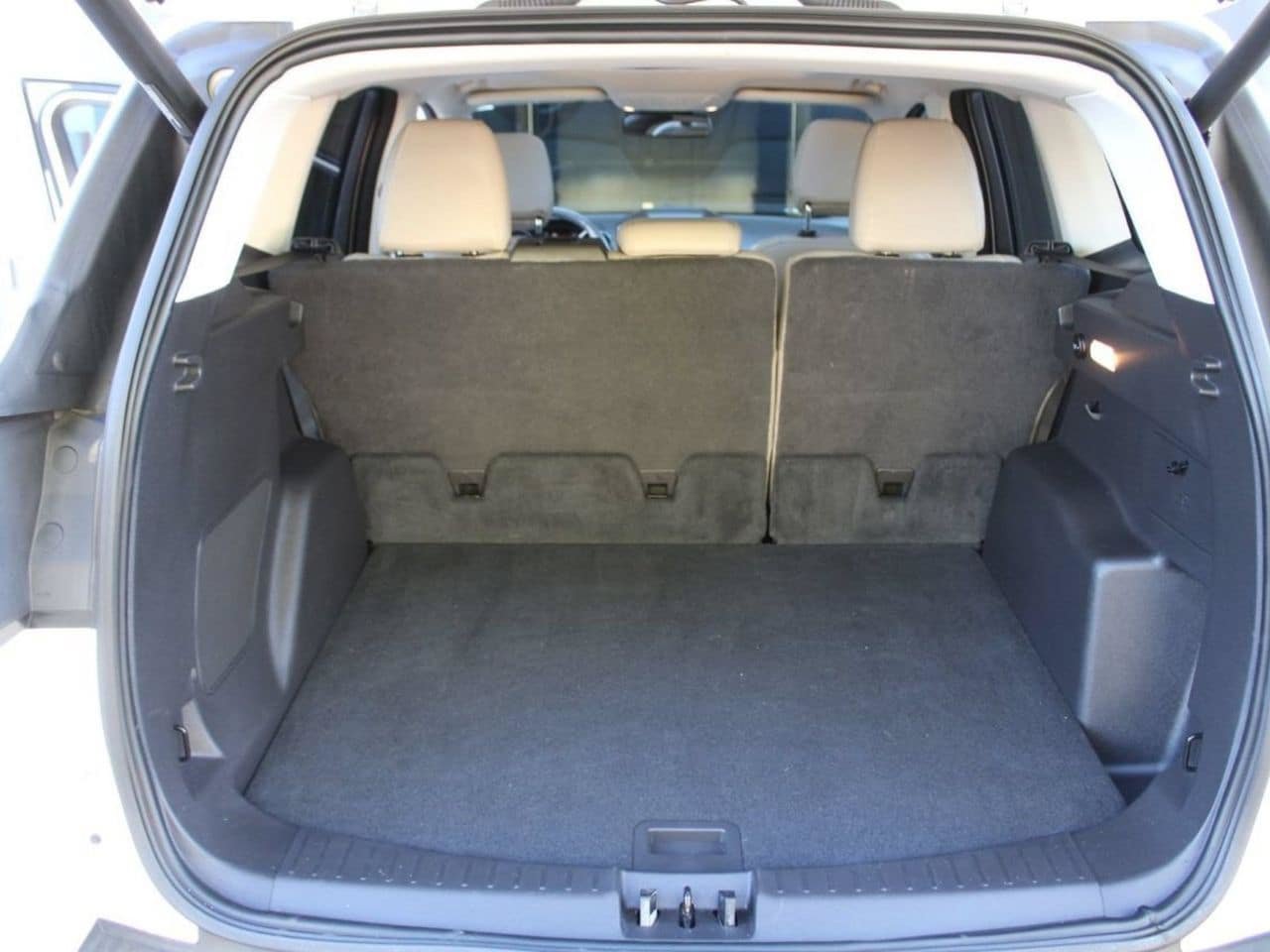 Used 2019 Ford Escape Titanium FWD image 11
