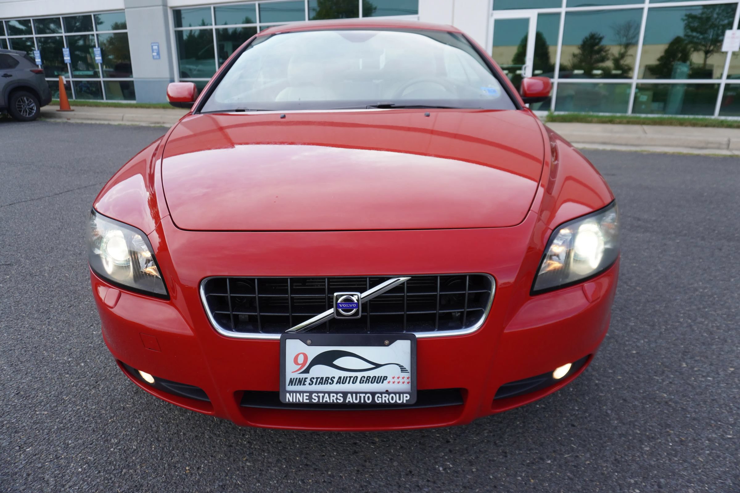 Used 2006 Volvo C70 T5 FWD image 2