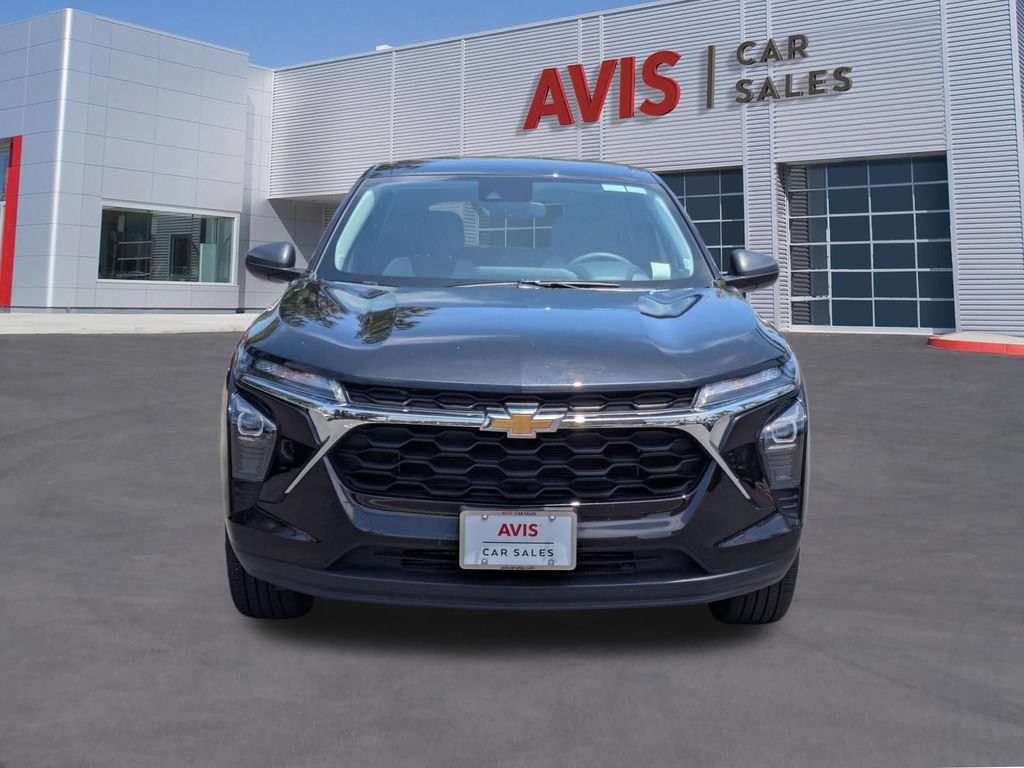 Used 2025 Chevrolet Trax LS FWD image 2