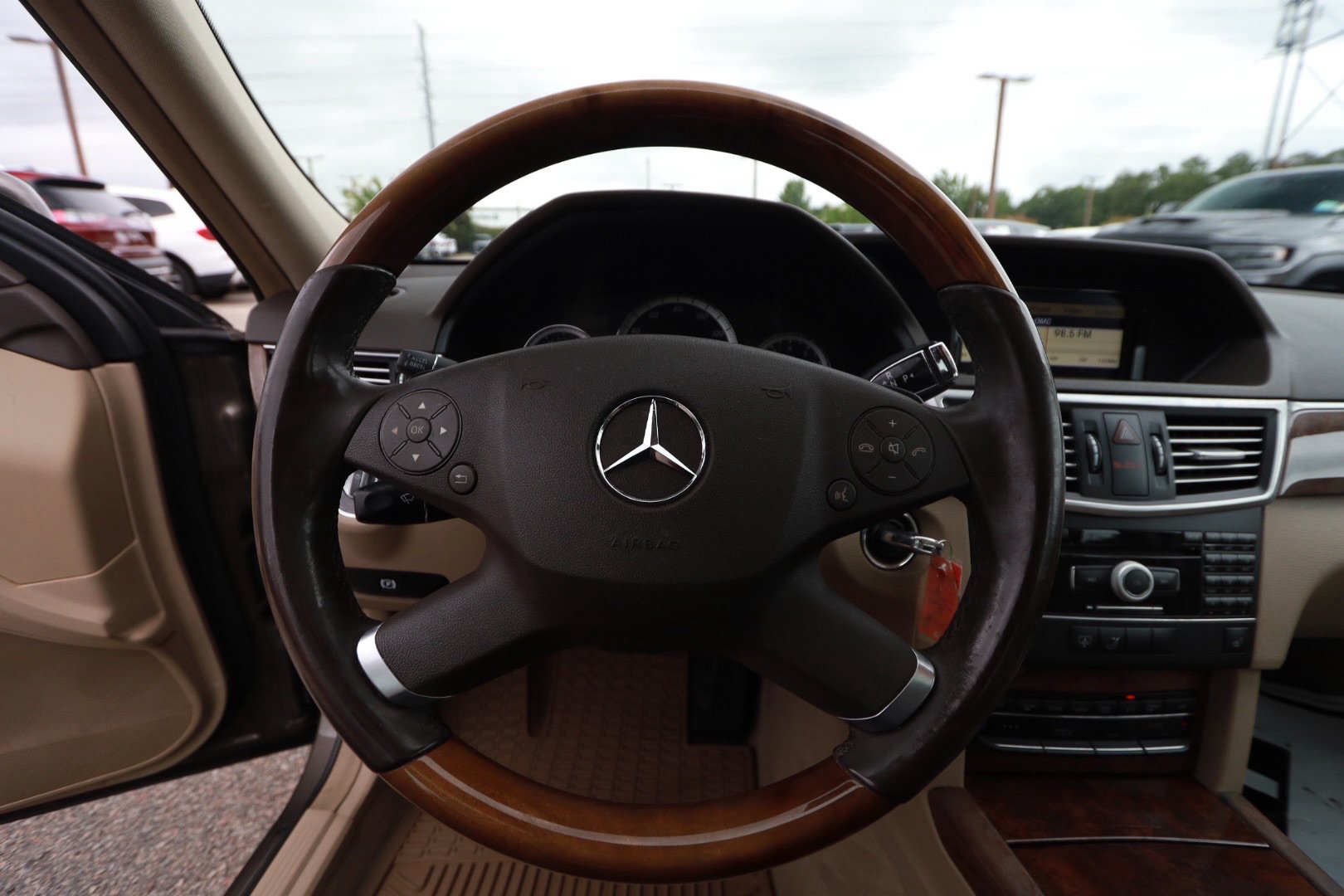 Used 2011 Mercedes-Benz E 350 4MATIC Sedan image 10