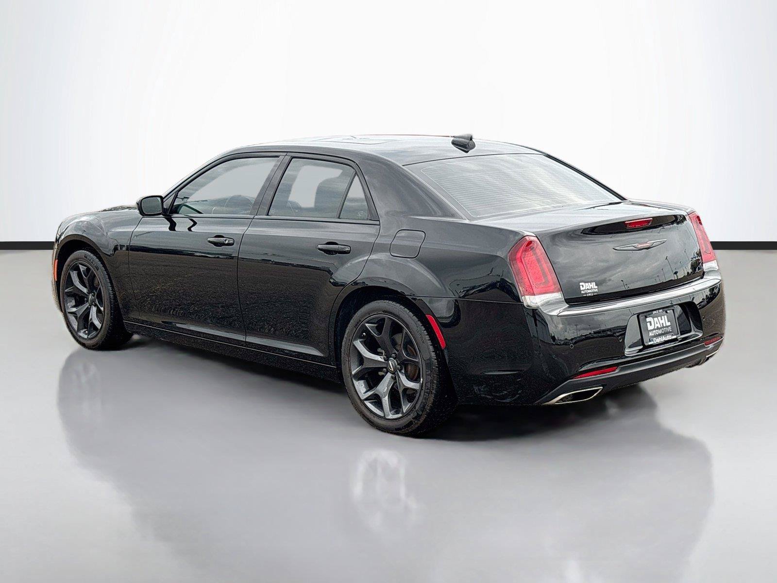 Used 2022 Chrysler 300 S w/ Comfort Group RWD image 9