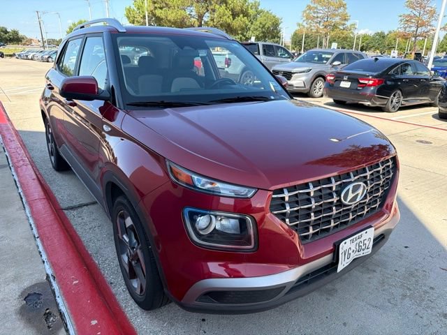 Used 2024 Hyundai Venue SEL FWD image 3