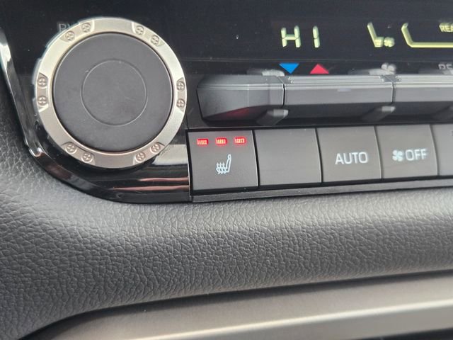 Used 2024 Toyota Sequoia SR5 w/ SR5 Premium Package AWD/4WD image 29