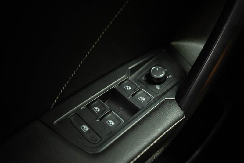 Used 2022 Volkswagen Tiguan SEL R-Line AWD/4WD image 30
