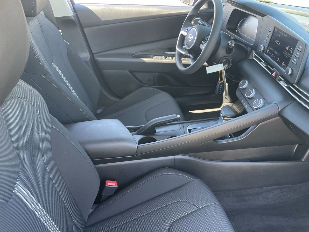 Certified 2024 Hyundai Elantra SE image 11