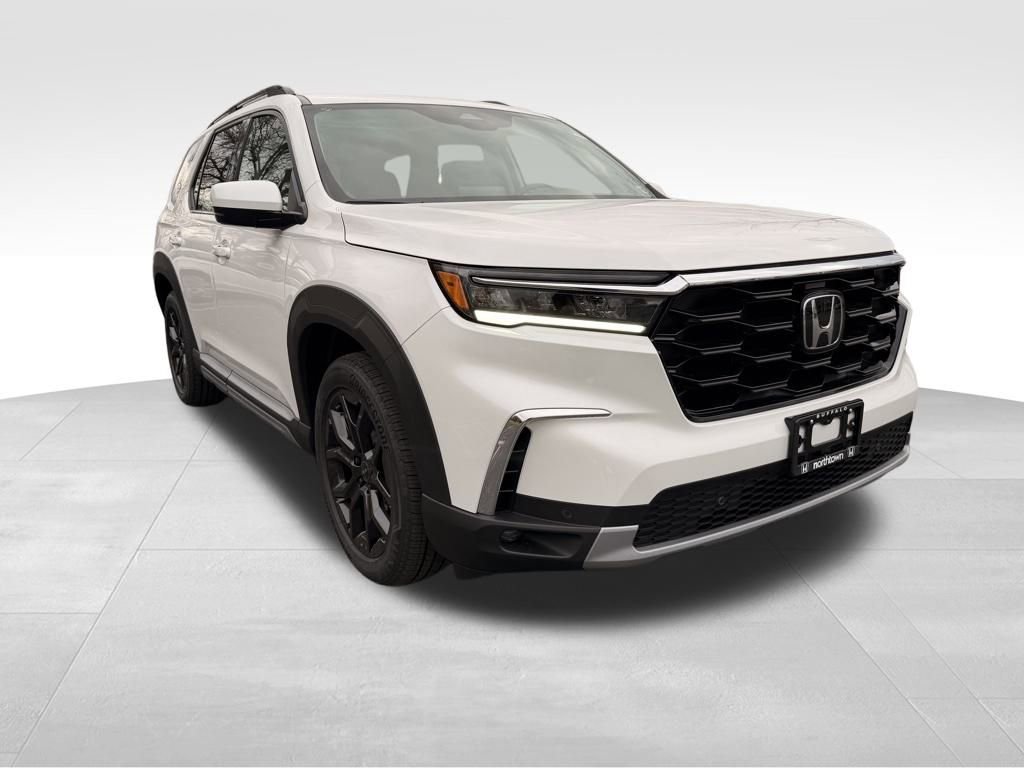 New 2025 Honda Pilot Touring image 2