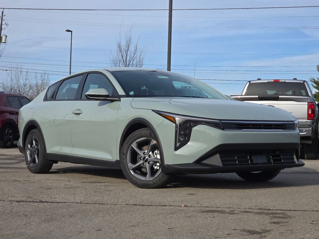 New 2025 Kia K4 LXS image 2