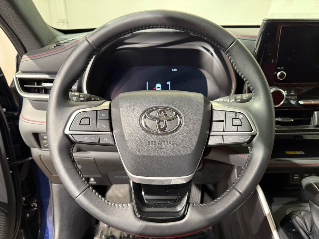 Certified 2025 Toyota Highlander XSE image 27