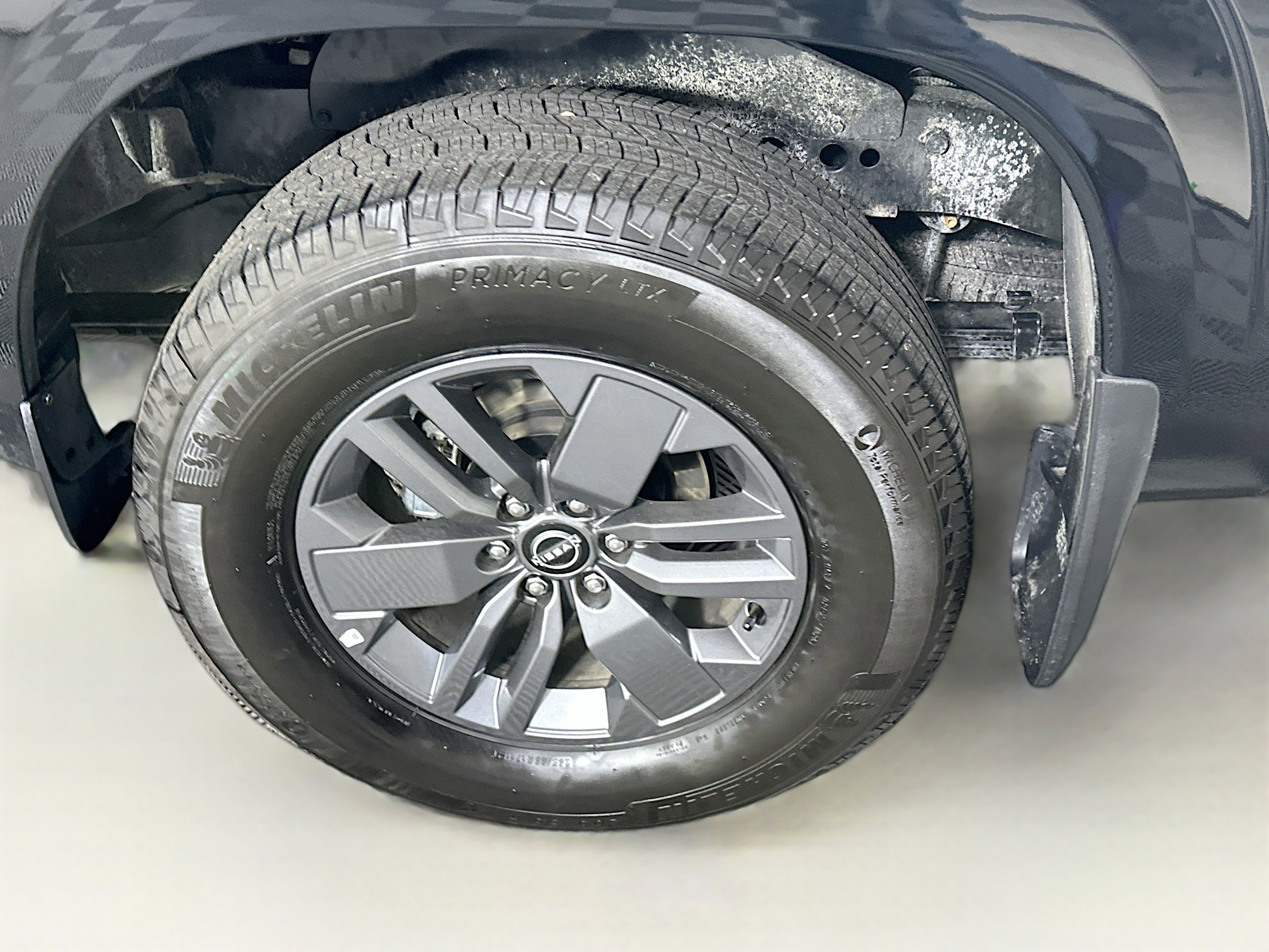 Used 2025 Nissan Frontier SV image 11