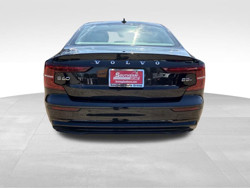 Used 2024 Volvo S60 B5 Core image 4