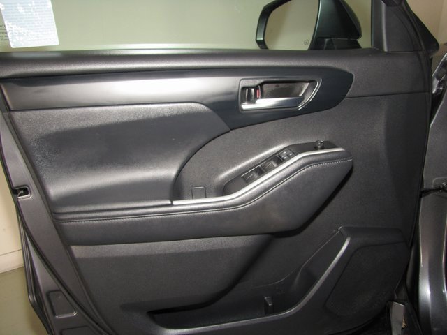 Used 2021 Toyota Highlander XLE image 11