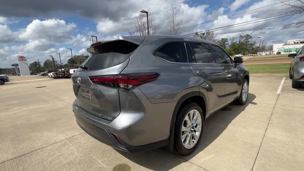 Certified 2026 Toyota Highlander Limited image 6