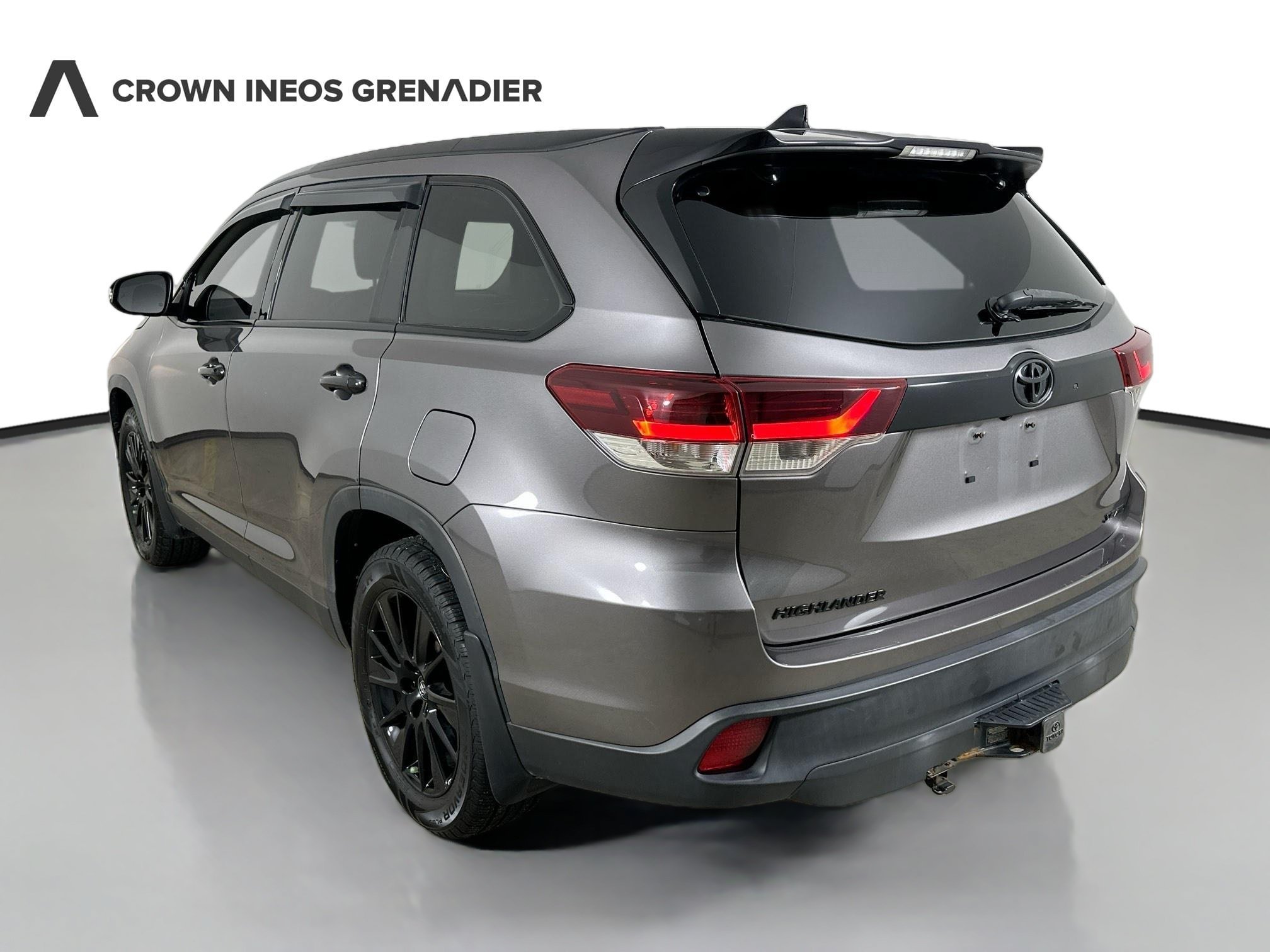 Used 2019 Toyota Highlander SE w/ Nightshade Edition AWD/4WD image 7