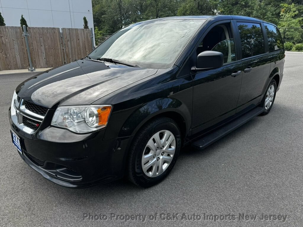 Used 2019 Dodge Grand Caravan SE w/ UConnect Hands-Free Group