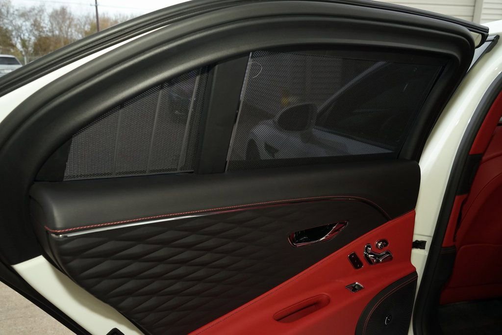 Used 2021 Bentley Flying Spur V8 image 27