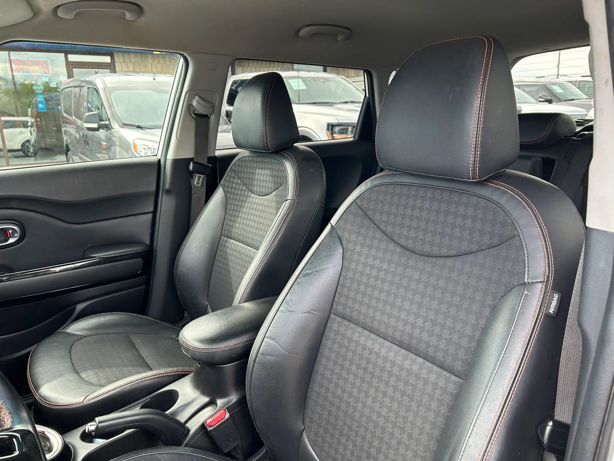 Used 2018 Kia Soul ! FWD image 8