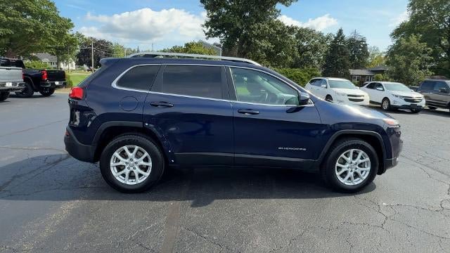 Used 2016 Jeep Cherokee Latitude AWD/4WD image 9