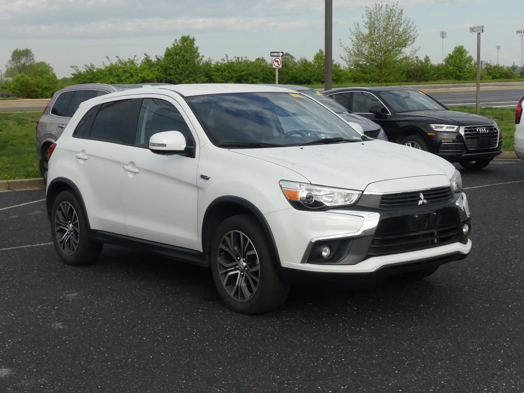 Used 2017 Mitsubishi Outlander Sport SE image 1