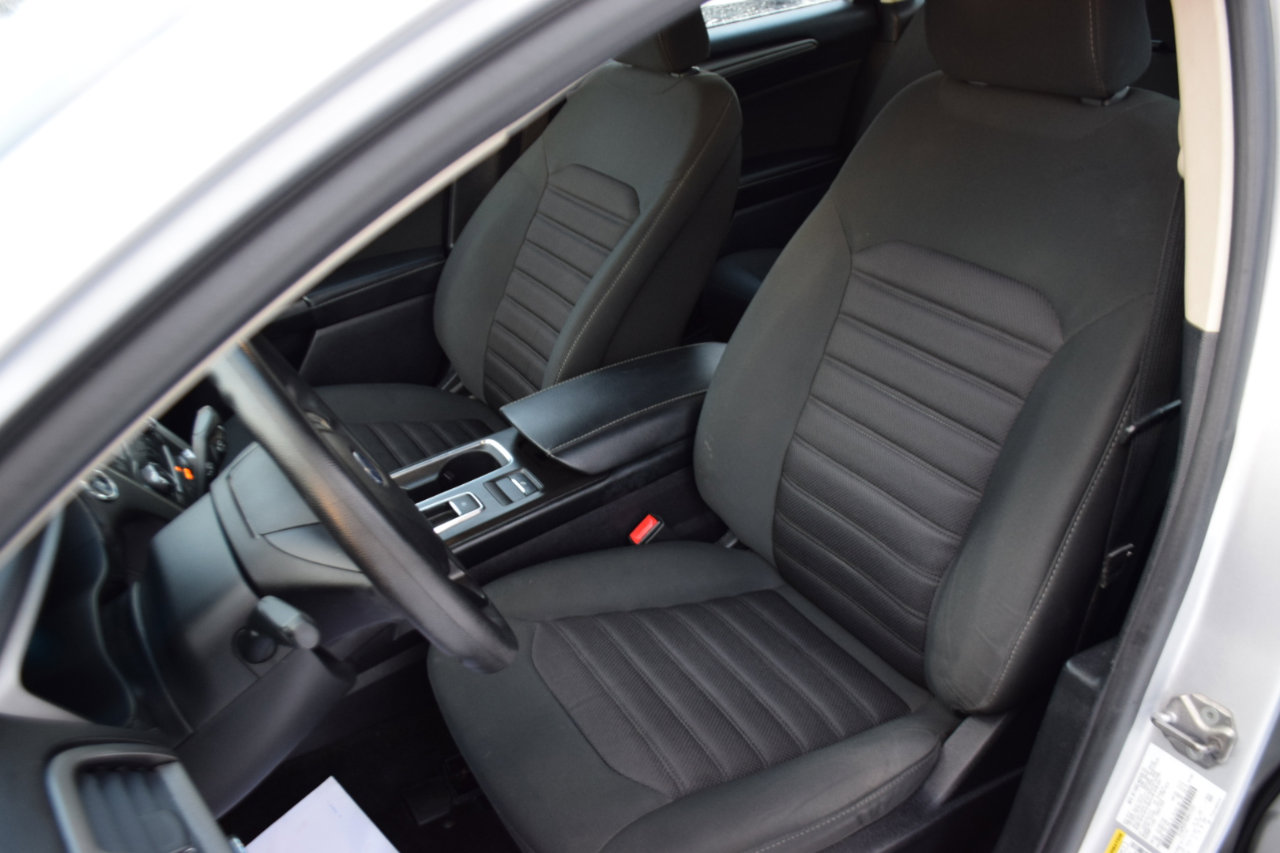Used 2017 Ford Fusion SE image 9