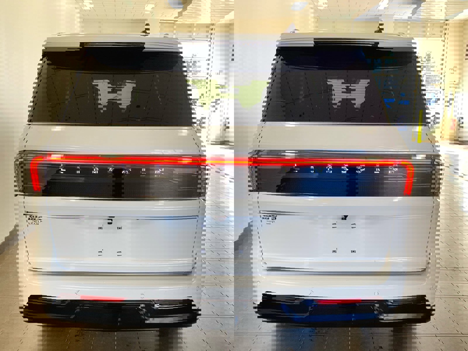 Used 2025 Lincoln Navigator Reserve w/ Jet Appearance Package image 6