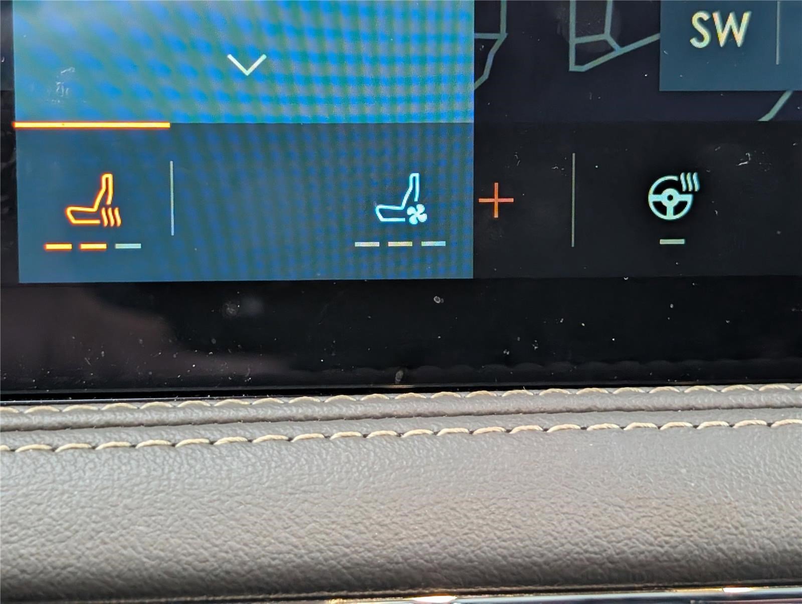 Used 2023 Lincoln Corsair AWD w/ Equipment Group 101A image 23