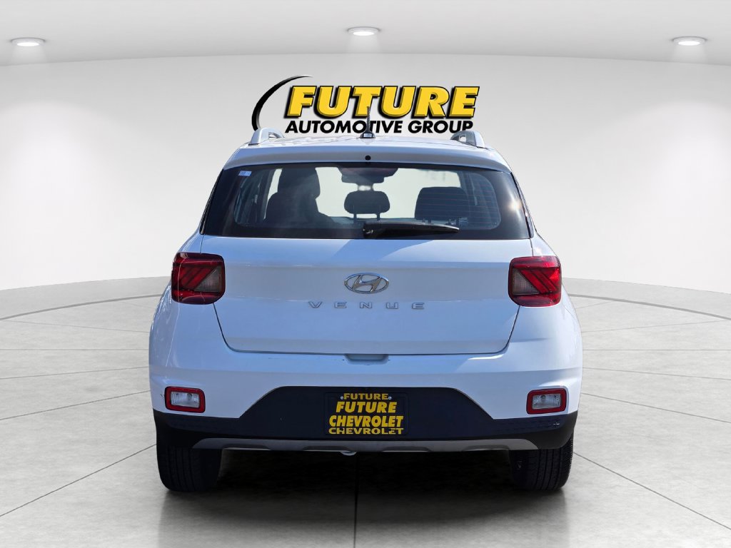 Used 2025 Hyundai Venue SEL FWD image 5