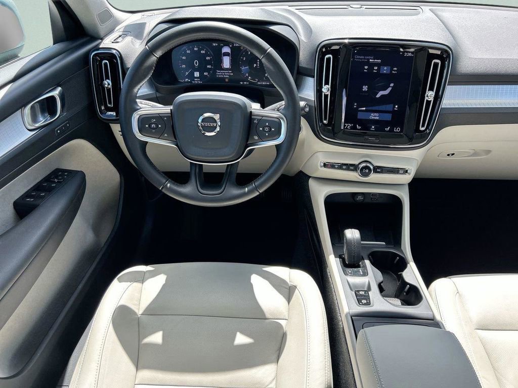 Used 2019 Volvo XC40 T5 Momentum image 19