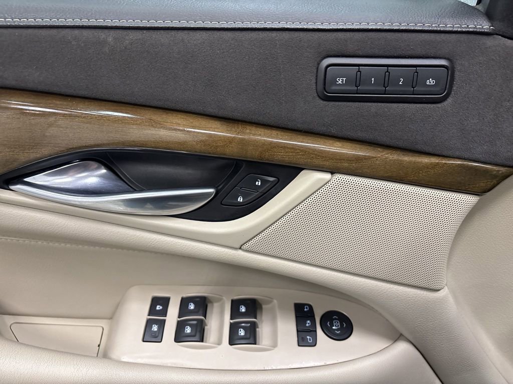 Used 2020 Cadillac Escalade Premium Luxury image 14