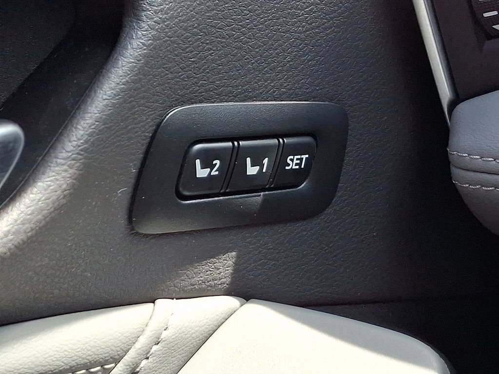 Used 2022 Toyota Avalon Limited w/ Advanced Safety Package FWD image 25