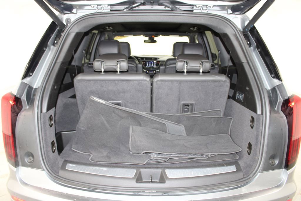 Used 2025 Cadillac XT6 Premium Luxury image 16